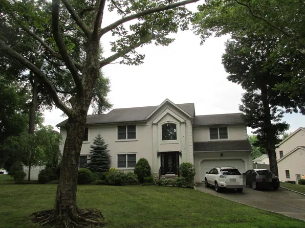 205 Fredrick St, Paramus, NJ 07652