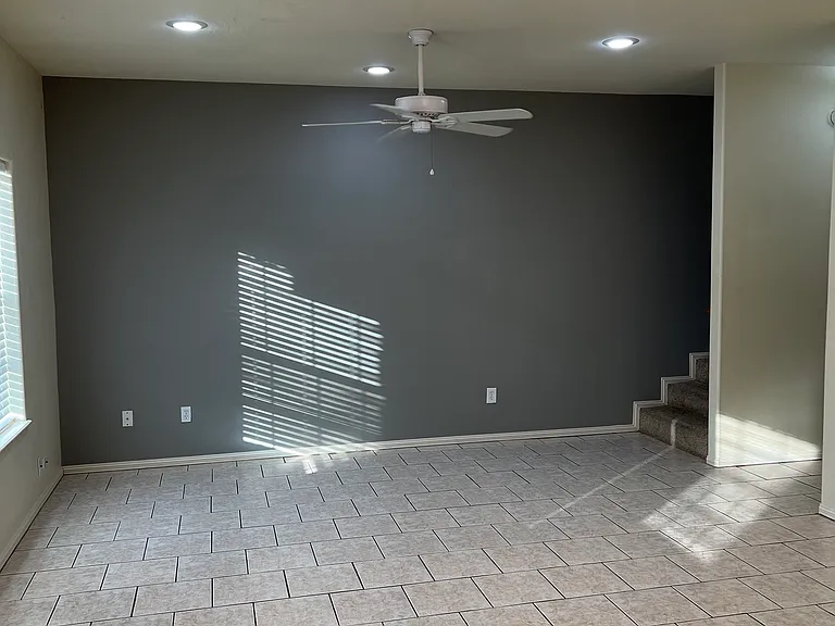 1701 Phoenix St — Photo 2