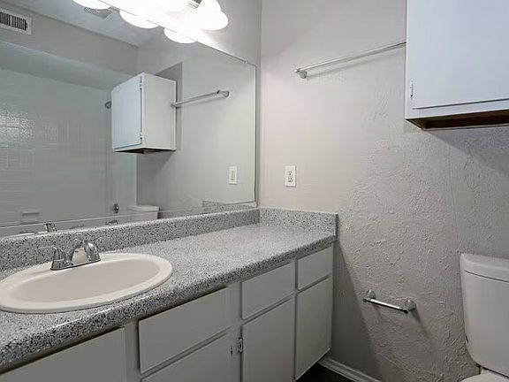 5th image of 1410 Martinsville St #412