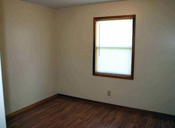 5th image of 6106 E 153rd St