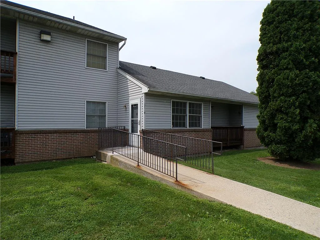 2 bed, 2.0 bath, 900 sqft, $1,750 — Photo 1