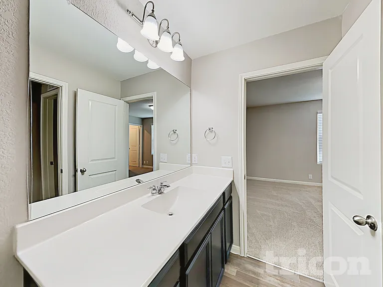 4945 Hallies Gdn — Photo 14