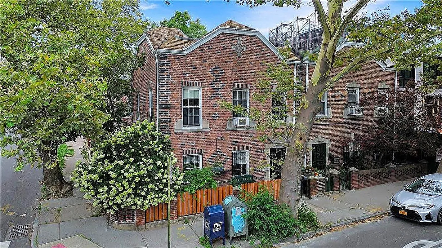 67 Seeley St photo 1
