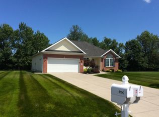 6190 Ranch View Dr N, East Amherst, NY 14051