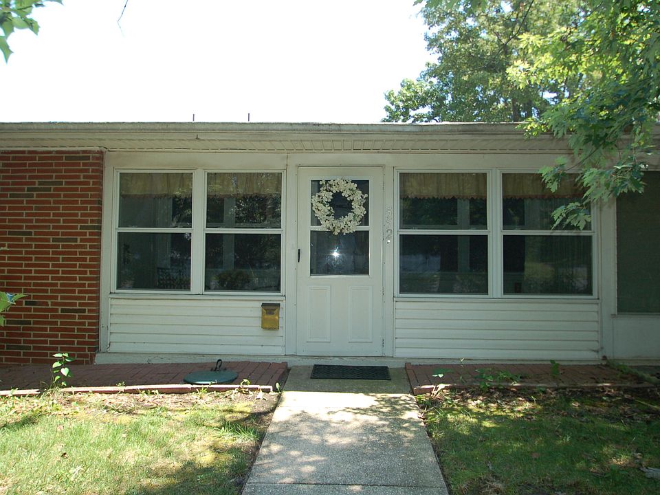 1st image of 552 Sheffield Court #D