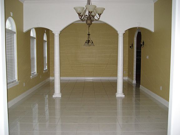 3rd image of 4914 Westridge Park E