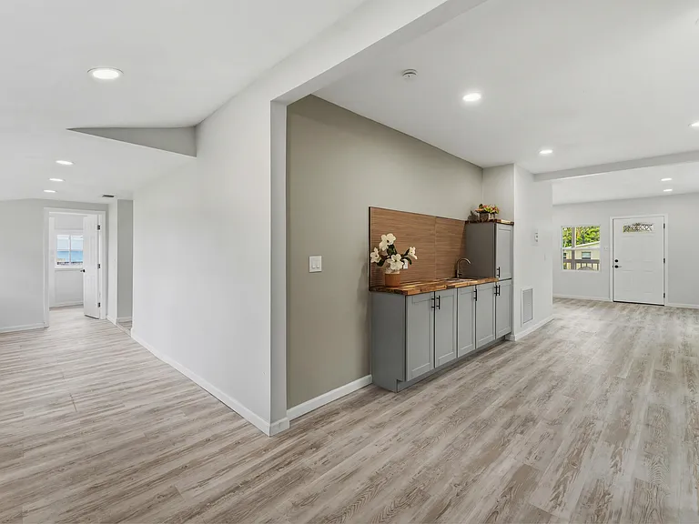 1566 NW 9th Ave — Photo 13
