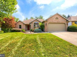 960 Woodley Dr, Mechanicsburg, PA 17050