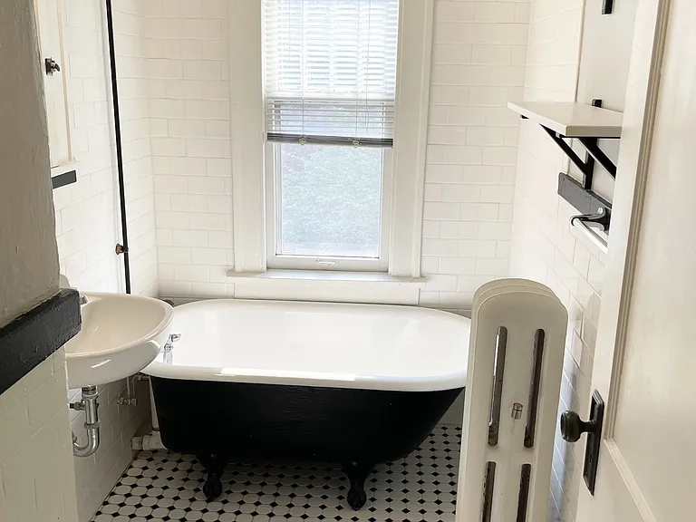Ashland & Laurel Apartments — Photo 10