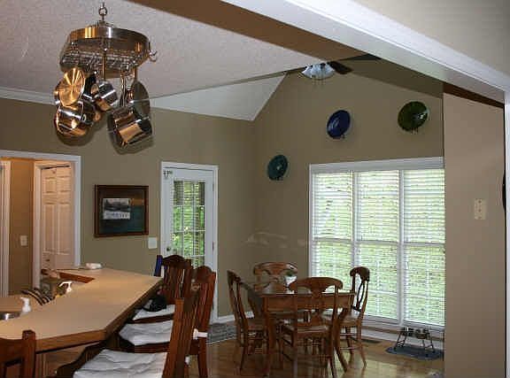 Gorgeous Eat-In Kitchen
