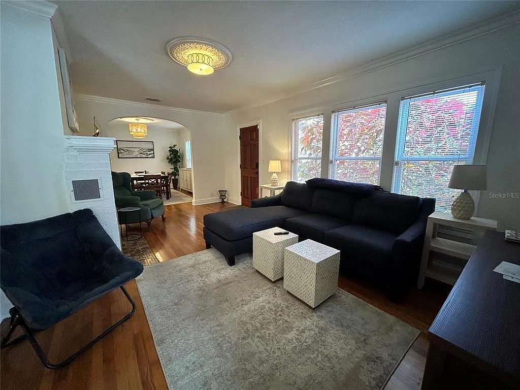 2 bed, 2.0 bath, 1274 sqft, $4,850 — Photo 4