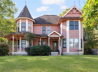 8 Tarragon Dr, Johnston, RI 02919