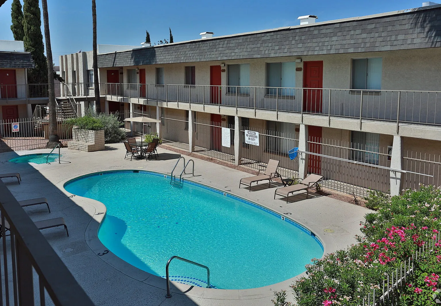Waters Edge Apartments — Photo 2