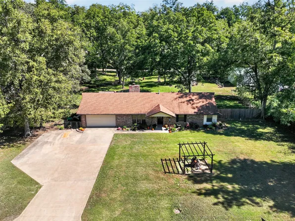 1002 N Hopi St, Chouteau, OK 74337