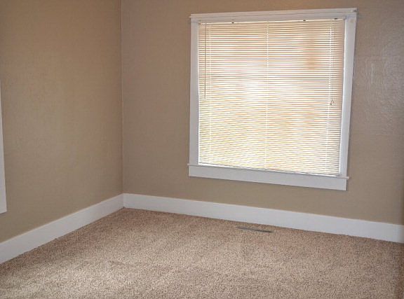 4th image of 217 E Pine St