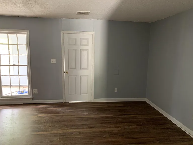 3432 Lexington Rd — Photo 3