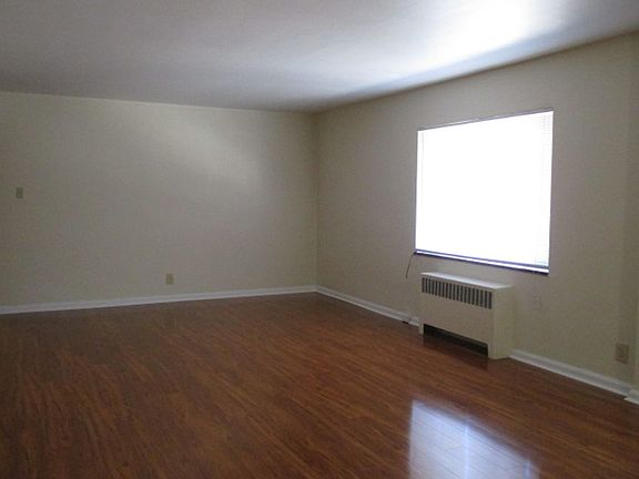 4th image of 139 Edgewood Ave APT 208