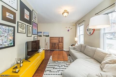 2nd image of 20 Miller St #B