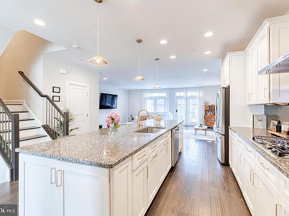2nd image of 6422 Greenleigh Ave