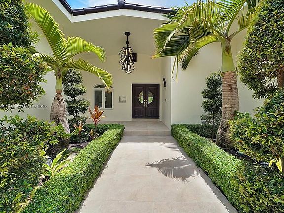4th image of 13195 Biscayne Island Ter