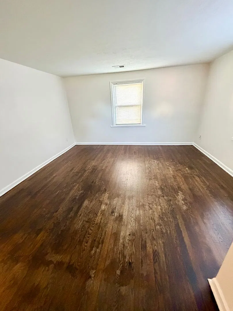 3 bed, 1.0 bath, 1200 sqft, $1,499 — Photo 3