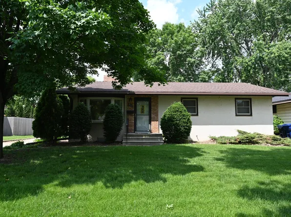 952 Fuller St S, Shakopee, MN 55379