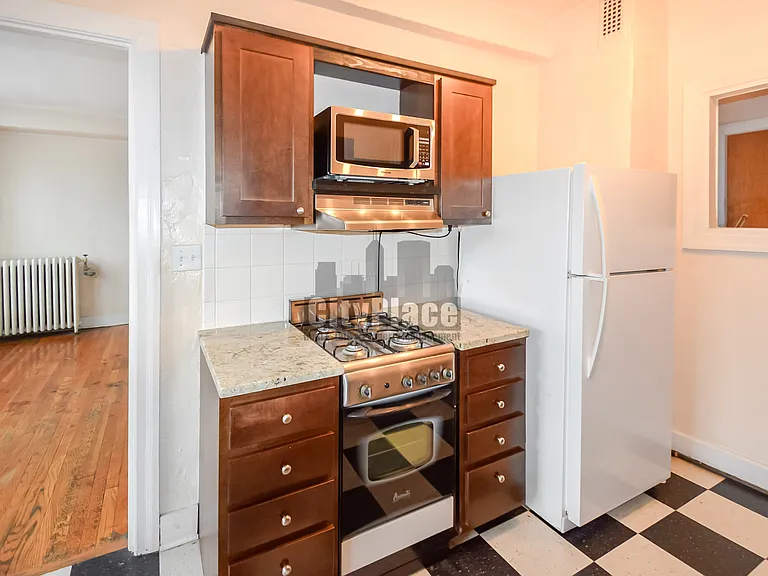 3541 N Meridian St — Photo 11