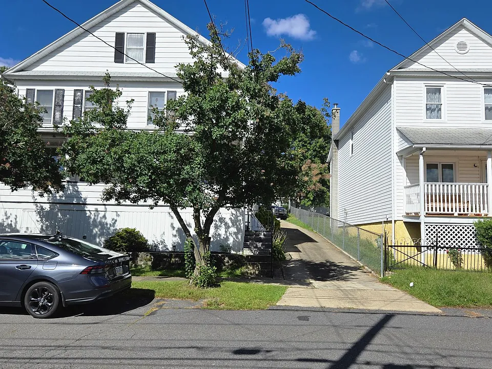 9 W Stanton St