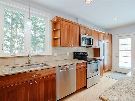 5th image of 50 Riverside Pl