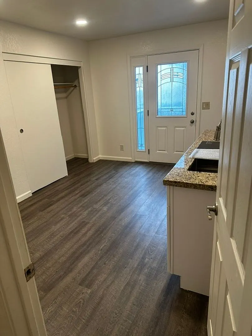 Freshly Renovated Studio Apartment w/ Utilities Included! — Photo 2