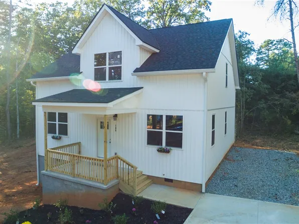 106 Summersweet Ln, Seneca, SC 29672