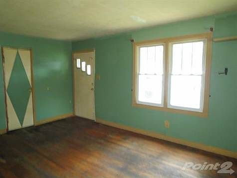 4th image of 102 E Kentucky Ave