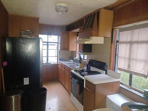 3rd image of 730 Cardinal Dr