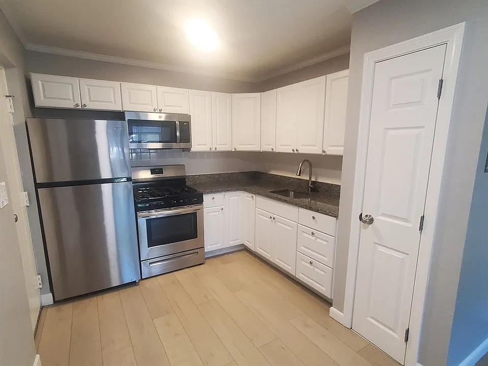 215 Pearl St #9