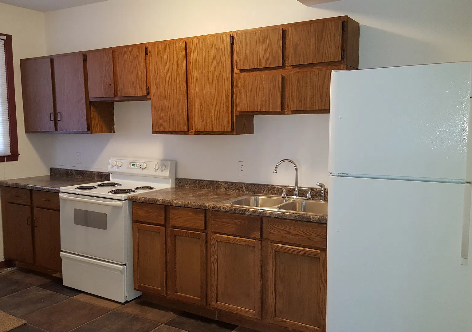 Cozy Two Bedroom Unit, Located Near Local Dining, Shopping, And So Much More — Photo 2