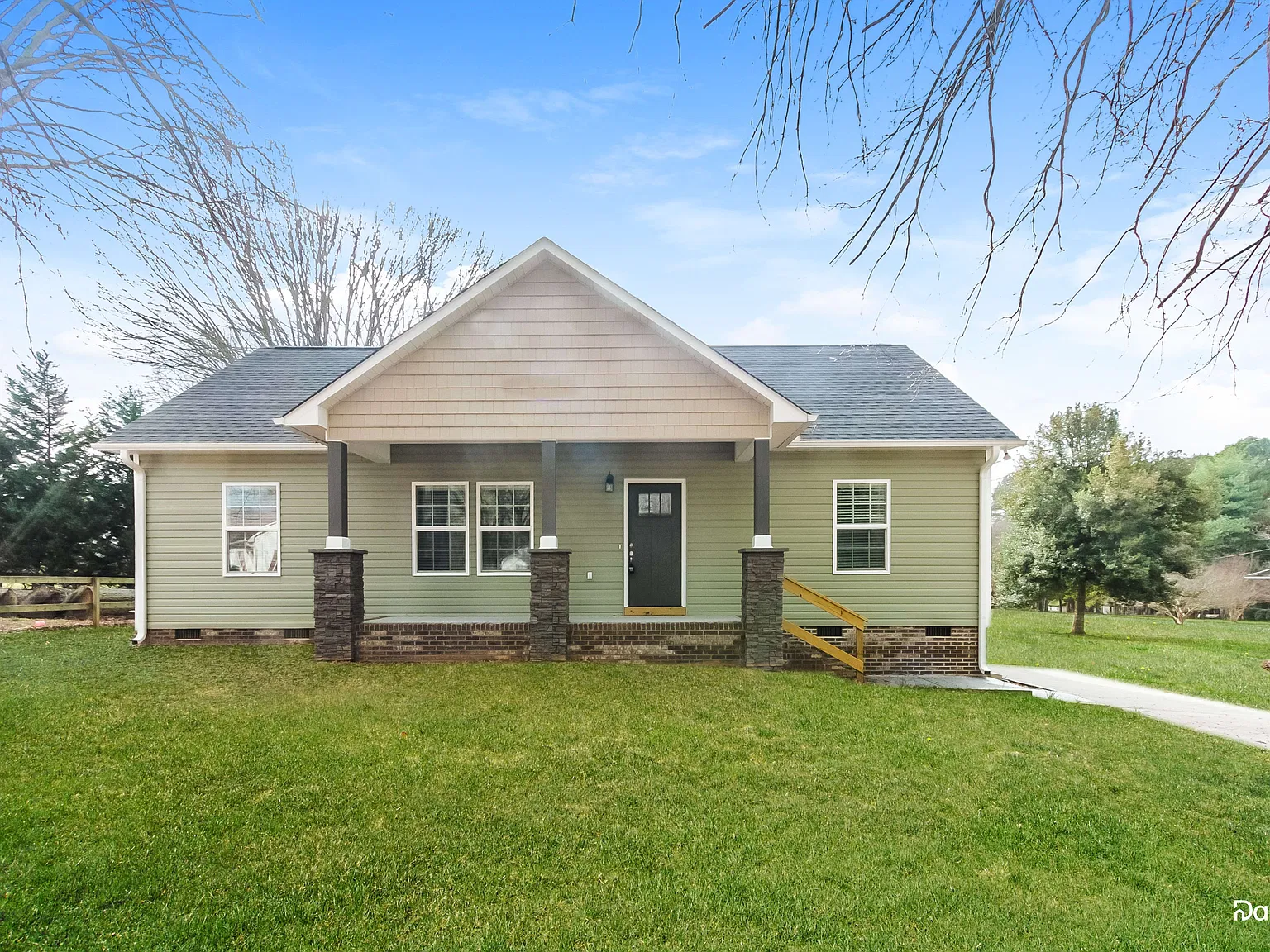 3 bed, 2.0 bath, 1311 sqft, $1,875 — Photo 1