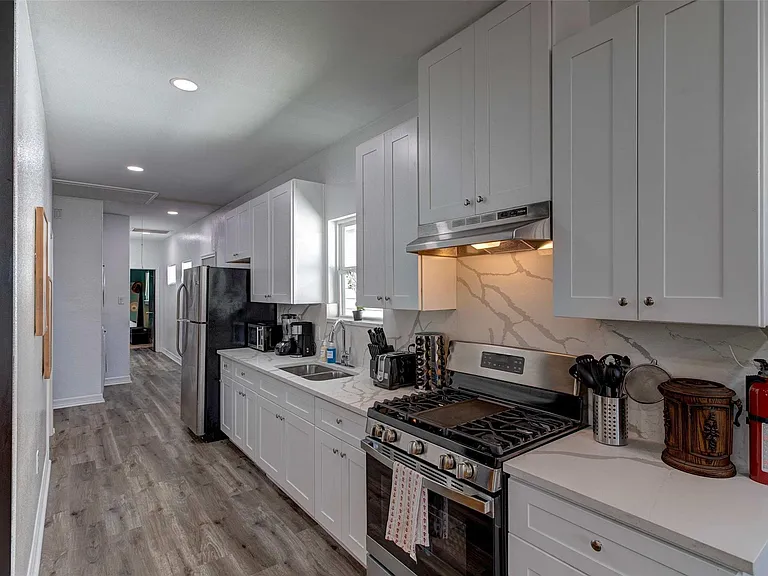 9816 Masterson St — Photo 10