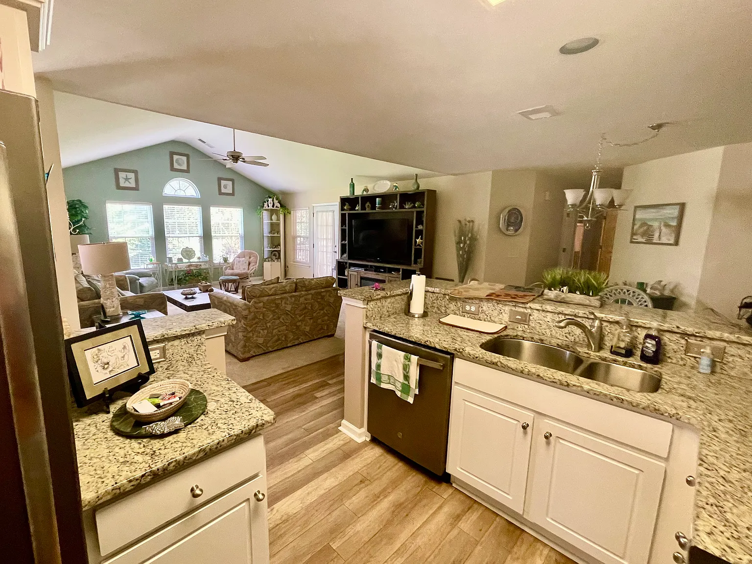 10 Loganberry Ct — Photo 2