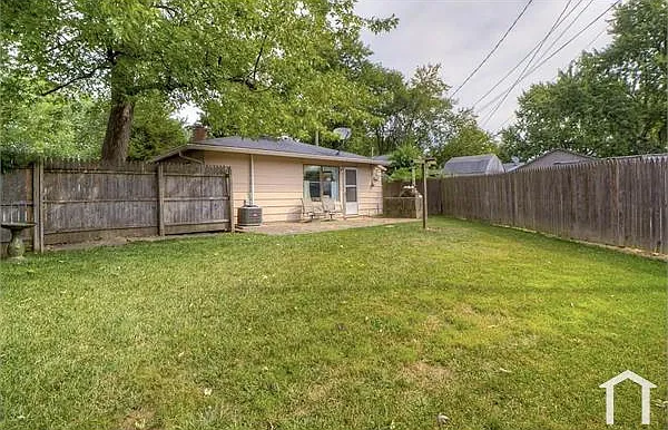 3 bed, 900 sqft, $1,550 — Photo 2