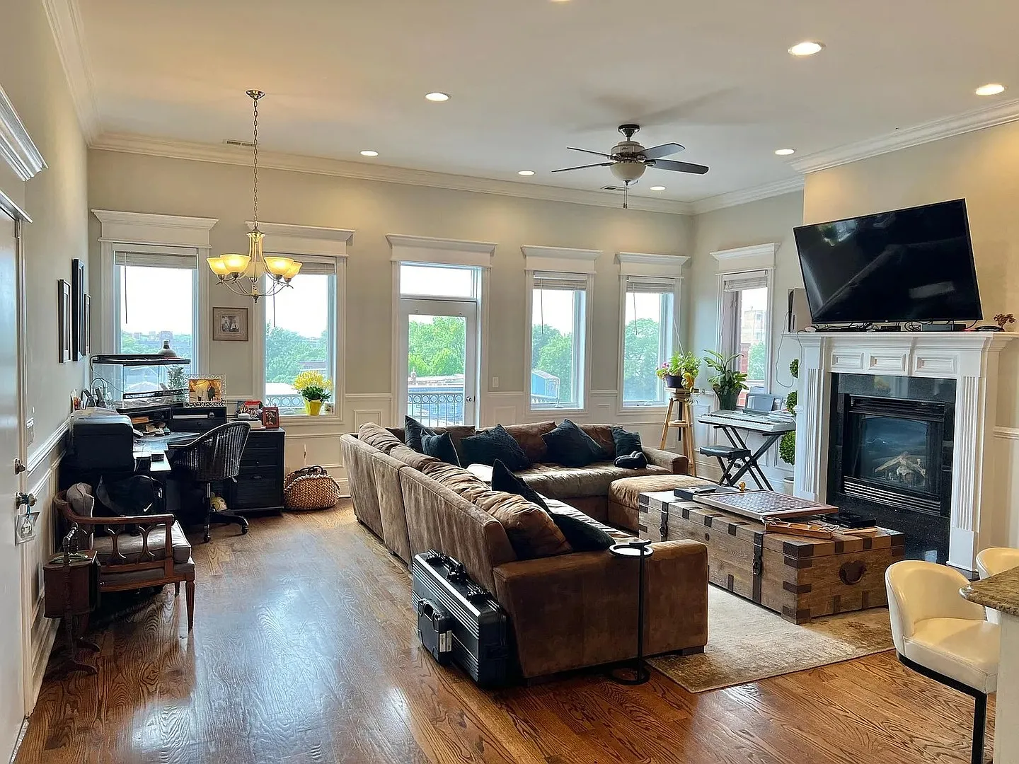 3 bed, 1900 sqft, $4,000 — Photo 2