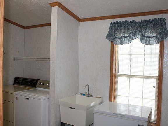 4th image of 2179 Driftwood Ln NE