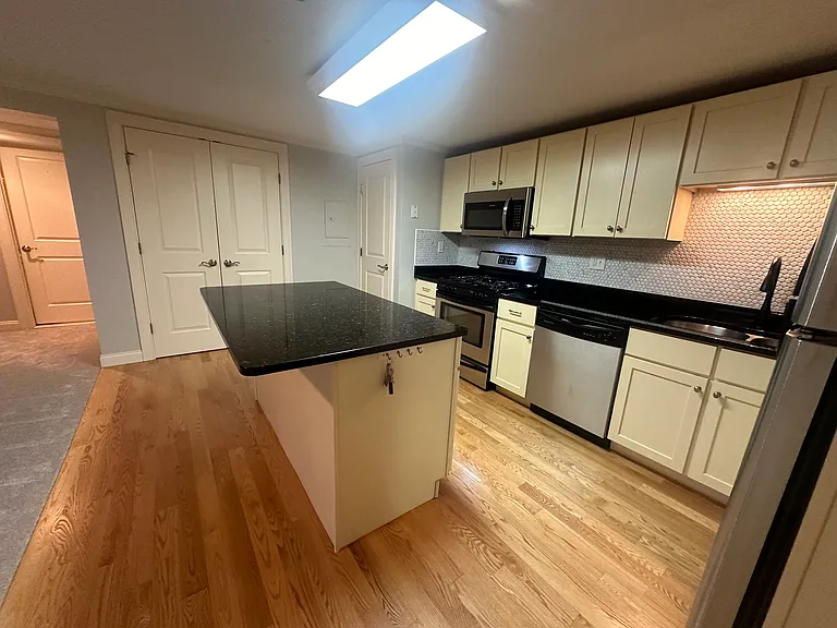 31 Elliott St — Photo 8