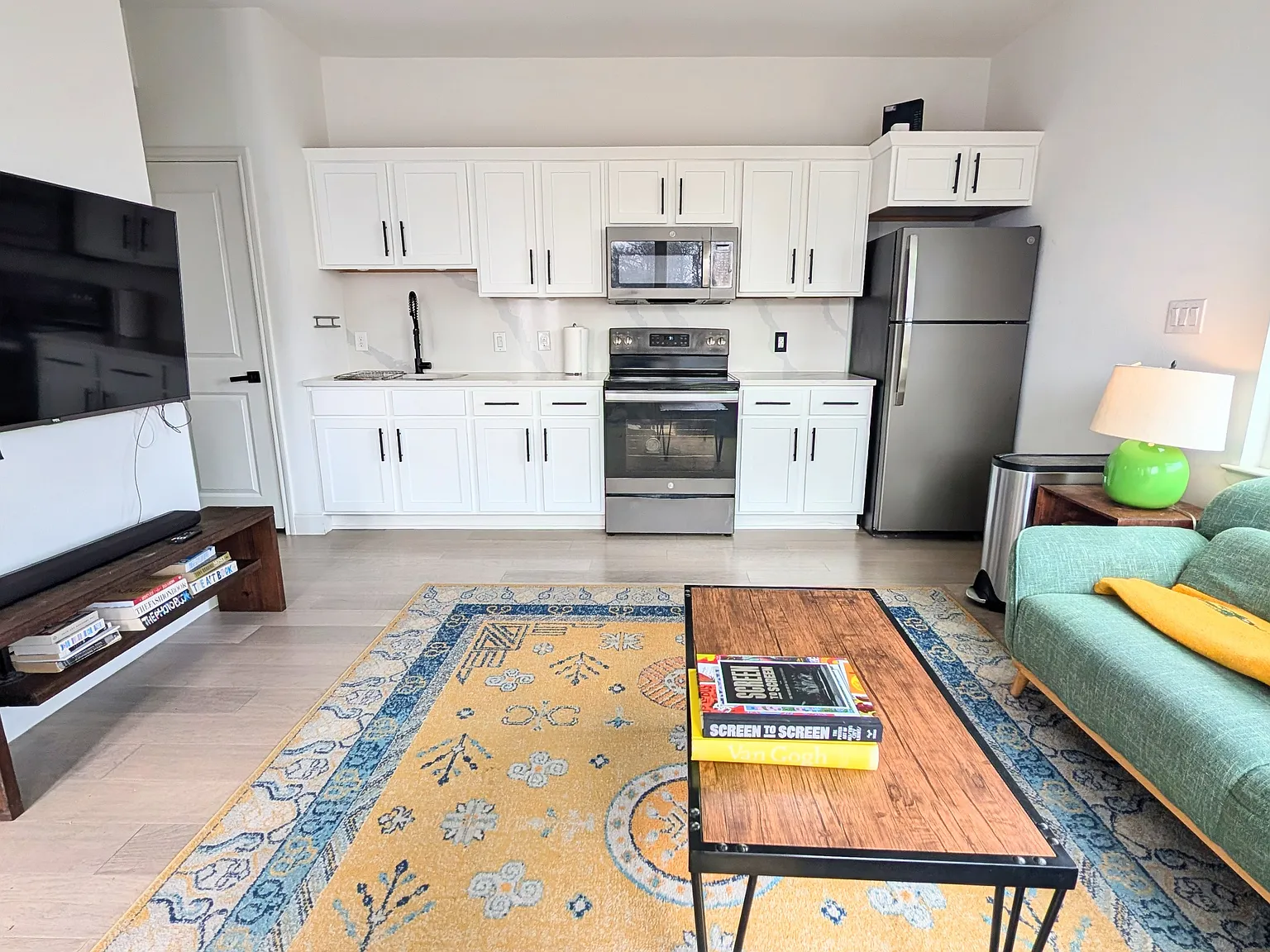 2 bed, 1.5 bath, 732 sqft, $2,950 — Photo 2