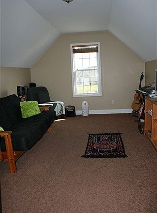 3rd image of 226 Diamond Ct