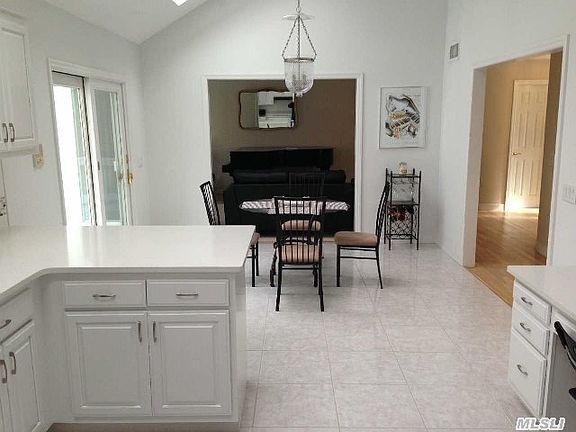 5th image of 45 White Oak Ln