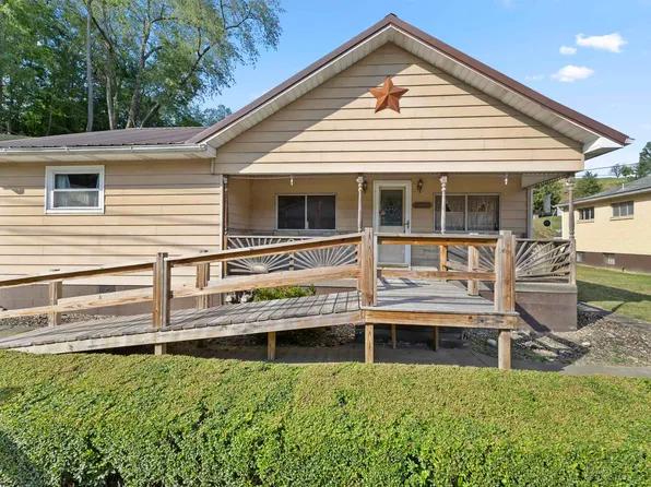 467 Paw Paw Creek Rd, Fairview, WV 26570