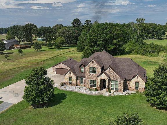 2nd image of 3088 Buchanan Loop Rd