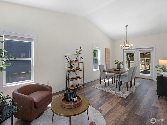 4th image of 2938 58th Avenue NE