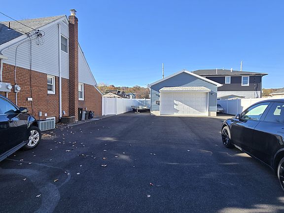 Parking, 6 cars can easily fits