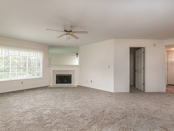 3rd image of 535 Cloverfield Ln APT 201